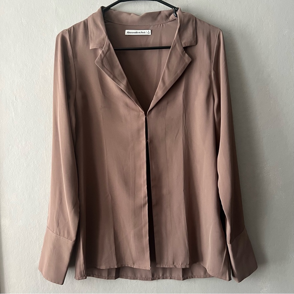 Abercrombie and Fitch Mauve Clasp Front Blouse Size Small
